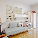 Apartamento 2 Bedroom Cozy In *